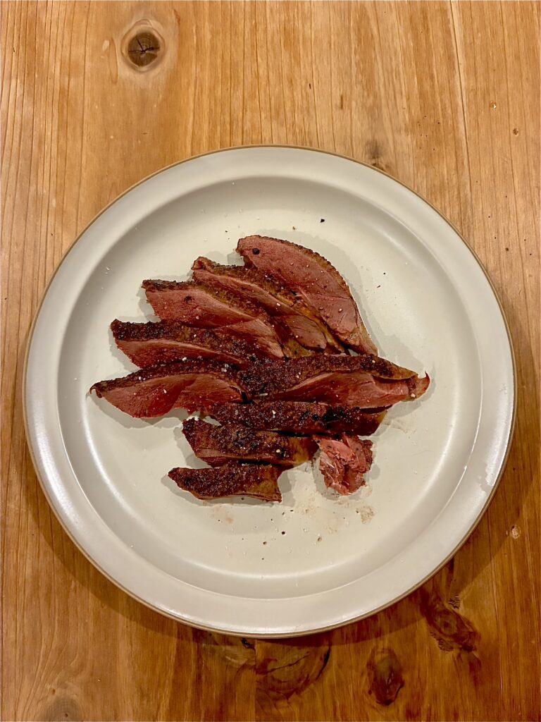 切り分けた鴨のロースト